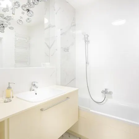 Apartment H2 Apartment- Gasiorowskich 4 - Parking Podziemny - Self Check In 24h - Mtp Targi - Pkp - Sklep Netto W Budynku *
